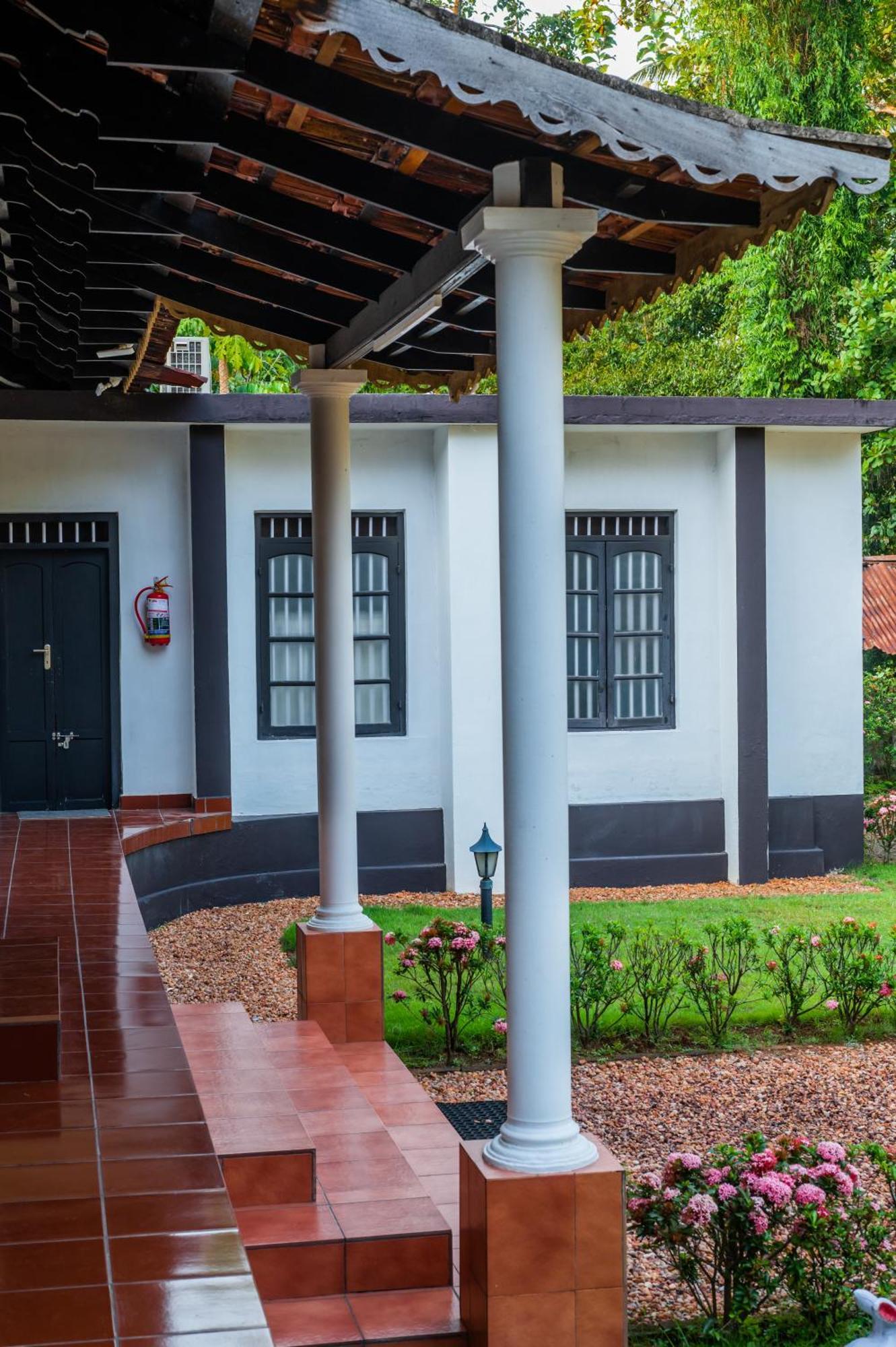 Babira Brookside Heritage Resort Kumarakom Ngoại thất bức ảnh